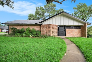 1742 Glenview Dr, Alvin, TX 77511
