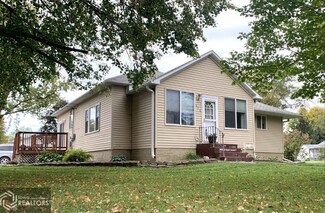 414 2nd St NE, Britt, IA 50423