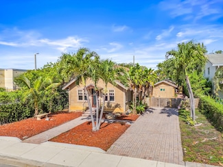 909 N L St, Lake Worth, FL 33460