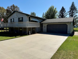 954 Lilac Dr, Sauk Centre, MN 56378