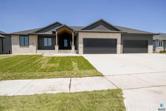 6504 E Hawker Trail, Sioux Falls, SD 57110
