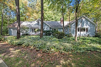 9453 Whispering Pines Dr, Saline, MI 48176