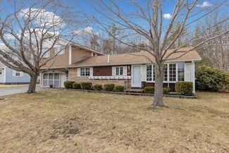 21 Bernard Ave, Biddeford, ME 04005