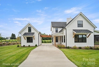 184 Mavrick Dr, Mills River, NC 28759