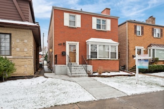 2921 W Jarvis Ave, Chicago, IL 60645