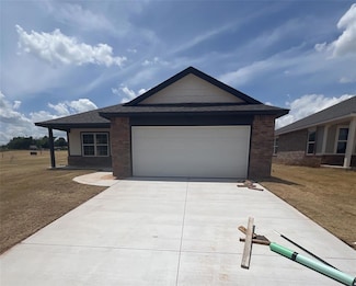2400 S 27th Ct, Chickasha, OK 73018