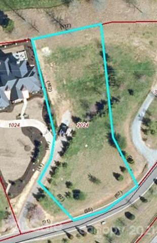 68 Walnut Valley Pkwy Unit 2, Avery Creek, NC 28704