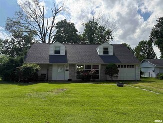 19 Park Ln, Centralia, IL 62801