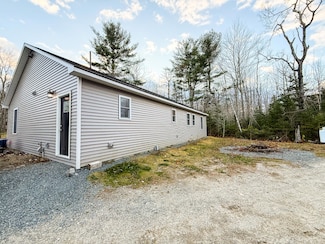 51 Poplar Ln, Hancock, ME 04640