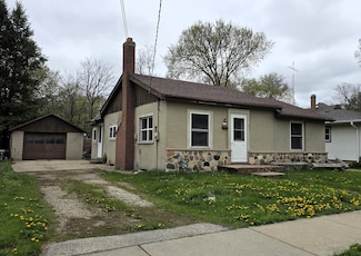 214 E Jefferson St, Oconomowoc, WI 53066