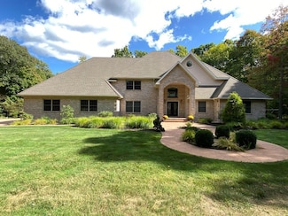 670 Maple Shade Rd, Cranberry, PA 16319