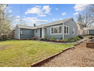 102 SE 5th St, Troutdale, OR 97060