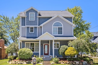 551 E Shore Dr, Battle Creek, MI 49017