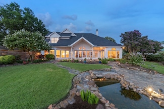 422 S Burnett Dr, Baytown, TX 77520