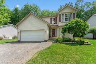220 Laura Ln, Cortland, OH 44410