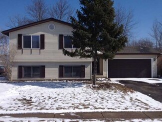 577 Greenview Ave, Park City, IL 60085