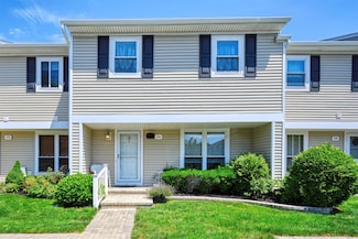 100 Baker Ct Unit 36, Island Park, NY 11558