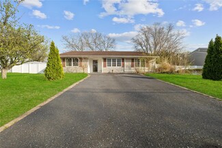 26 Monterey Ln, Centereach, NY 11720