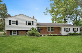212 E 11th Ave, Naperville, IL 60563