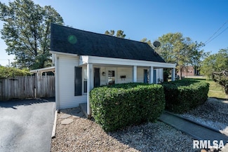 1713 W Dewey St, Marion, IL 62959