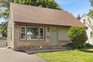 422 Jefferson Ave S, Hopkins, MN 55343