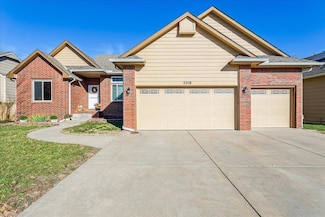 2218 E Sommerhauser Cir, Derby, KS 67037