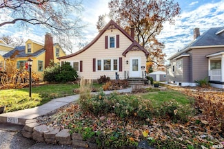 2811 E 18th St, Davenport, IA 52803