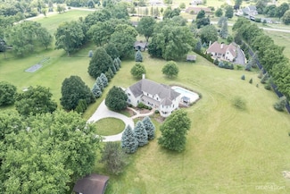 40W428 Fair Oaks Dr, Saint Charles, IL 60175