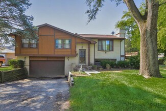 107 E Burnett Rd, Island Lake, IL 60042