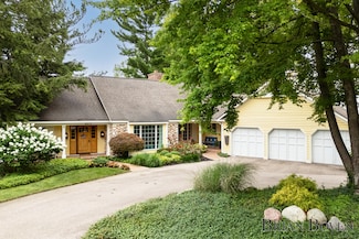 2615 Greentree Dr SE, Grand Rapids, MI 49546