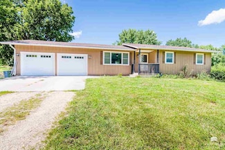 16657 Trail Ridge Rd, Wamego, KS 66547