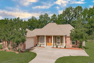 650 Esperanza Dr, Port Allen, LA 70767