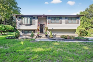 83 Camelot Rd, Poughkeepsie, NY 12601