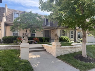6724 W 109th St Unit D, Leawood, KS 66211