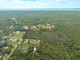 317 Paradise Ln, Apalachicola, FL 32320