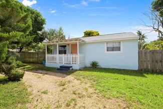 6962 Florida Dr, Lake Worth, FL 33462