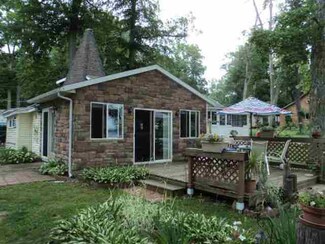 60 Lane 120f Hamilton Lake, Hamilton, IN 46742