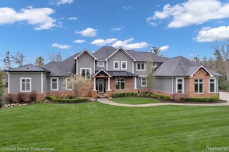 595 Army Rd, Leonard, MI 48367