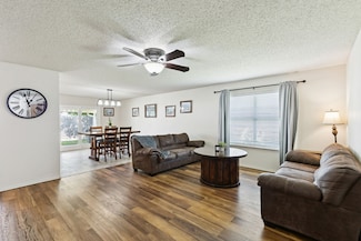 536 Del Mar Dr, Ponder, TX 76259