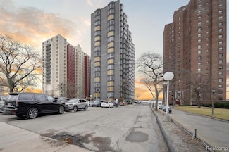 8200 E Jefferson Ave Unit 1202, Detroit, MI 48214