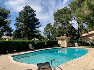 2963 Pinehurst Dr, Las Vegas, NV 89109
