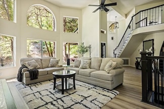 28670 Shenandoah Dr, Lake Arrowhead, CA 92352