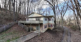1451 Ridge Rd NE, New Philadelphia, OH 44663