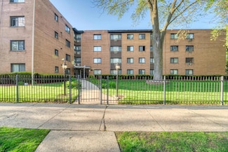 1600 W Greenleaf Ave Unit 204, Chicago, IL 60626