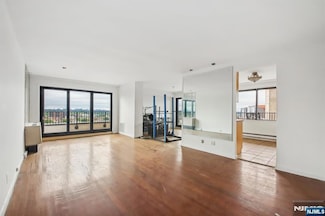 150 Overlook Ave Unit PH4, Hackensack, NJ 07601