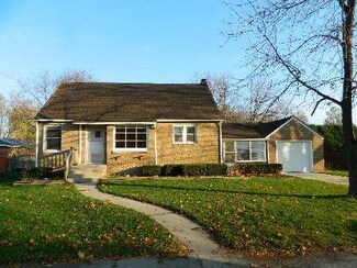 530 Belmont St, Hinckley, IL 60520