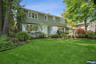 12 Egan Place, Englewood Cliffs, NJ 07632