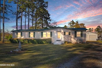 51 Robin Ln, Oriental, NC 28571