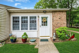 423 Woodbridge Dr Unit D, Ridge, NY 11961