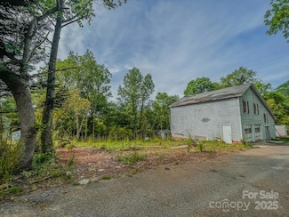 1590 Brookford Blvd, Hickory, NC 28602